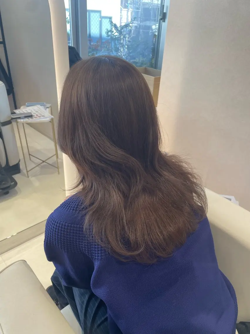 セミロング レイヤーカット カット ヘアカラー emusalon Rinaのヘアスタイル