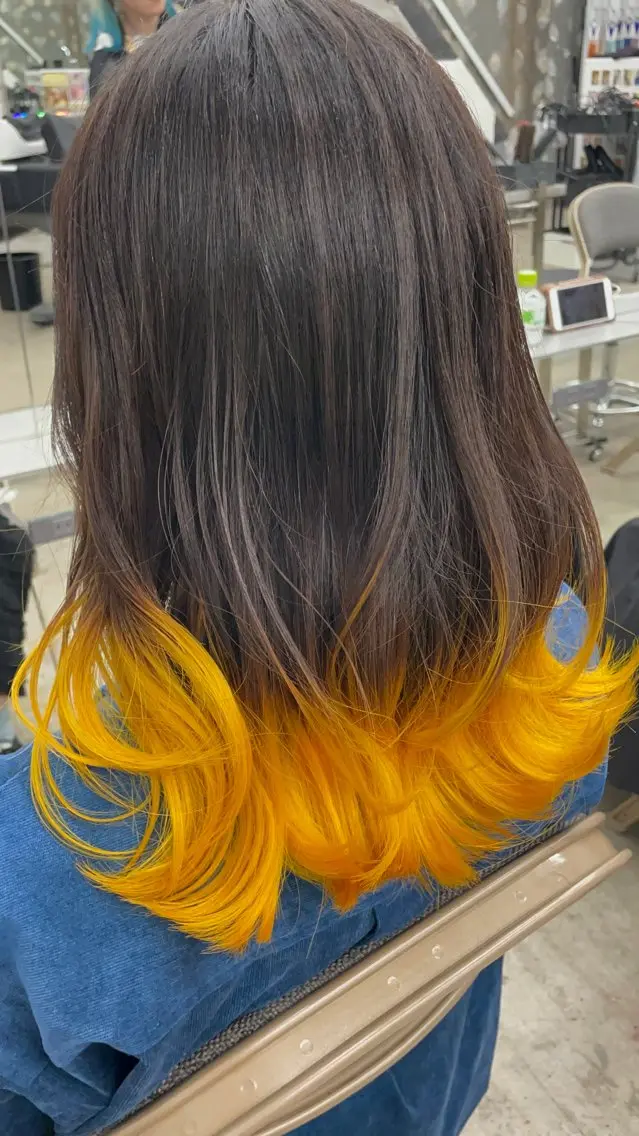 ミディアム カラー グラデーションカラー イエローカラー ヘアカラー インナーカラー 推し ブリーチ  髪質改善のヘアスタイル