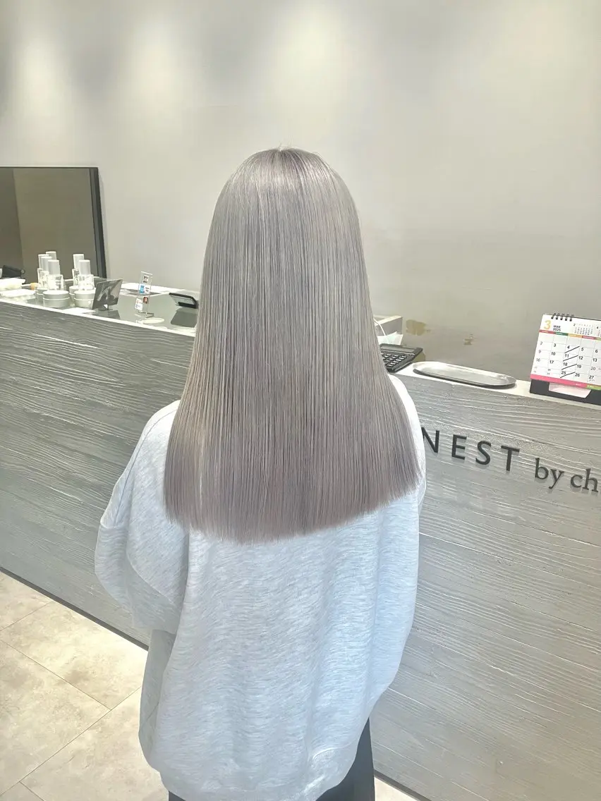 セミロング カラー ブリーチ サキ🤍ハイトーン 🩰くびれ巻きヘアのヘアスタイル