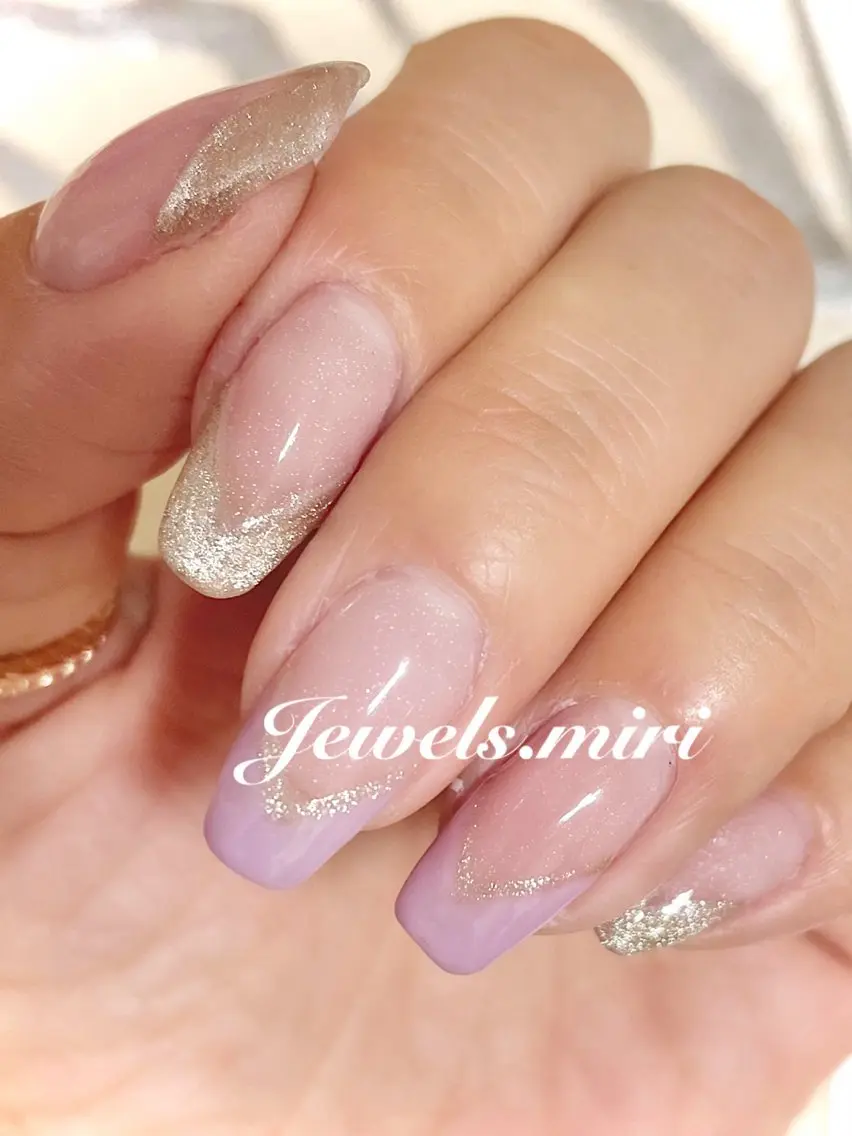 ネイル フレンチネイル ラメ(グリッター) オフィスネイル シルバー 春ネイル ネイルサロン Jewels Mのネイルデザイン