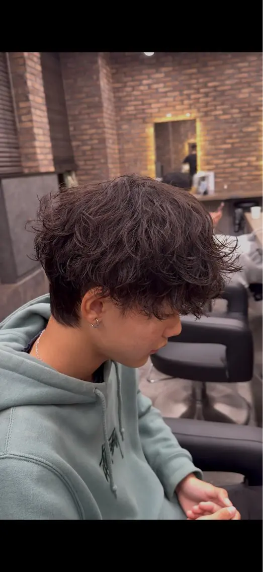 パーマ メンズ カット パーマ シャドウ/フェザー 朝崎倭斗のヘアスタイル
