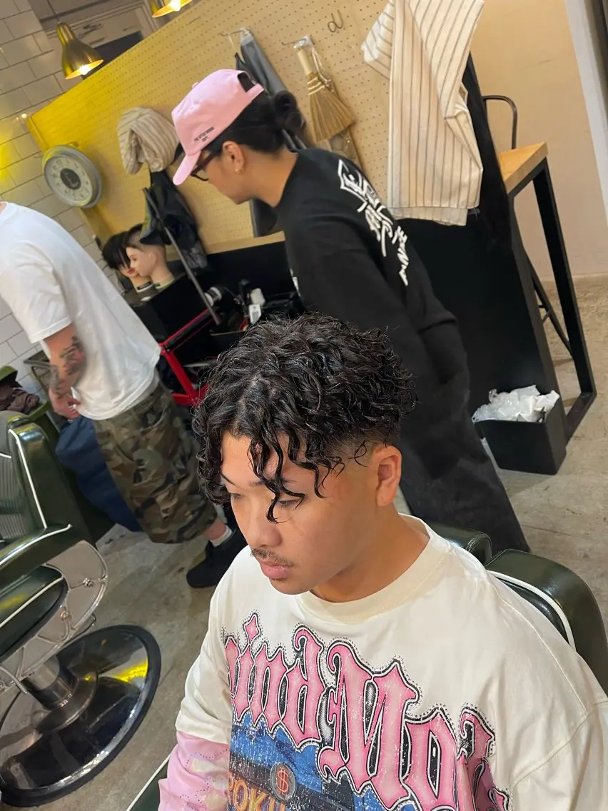 ミディアム メンズ ミディアムパーマ メンズパーマ 吉岡 剛のヘアスタイル
