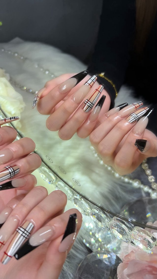 ネイル アートネイル フレンチネイル ジェルネイル キラキラネイル 韓国ネイル ハンドネイル ICE Nailsのネイルデザイン