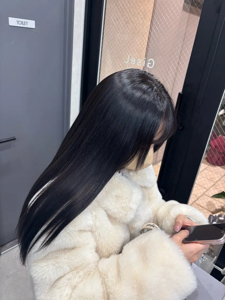 ロング カラー 黒髪 ブルーカラー ブルーブラック GiseL 美優のヘアスタイル