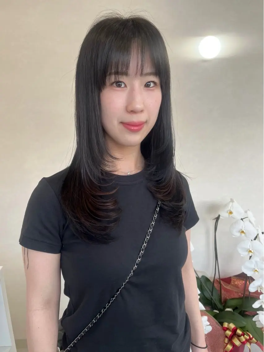 セミロング カット 長山 茉白のヘアスタイル