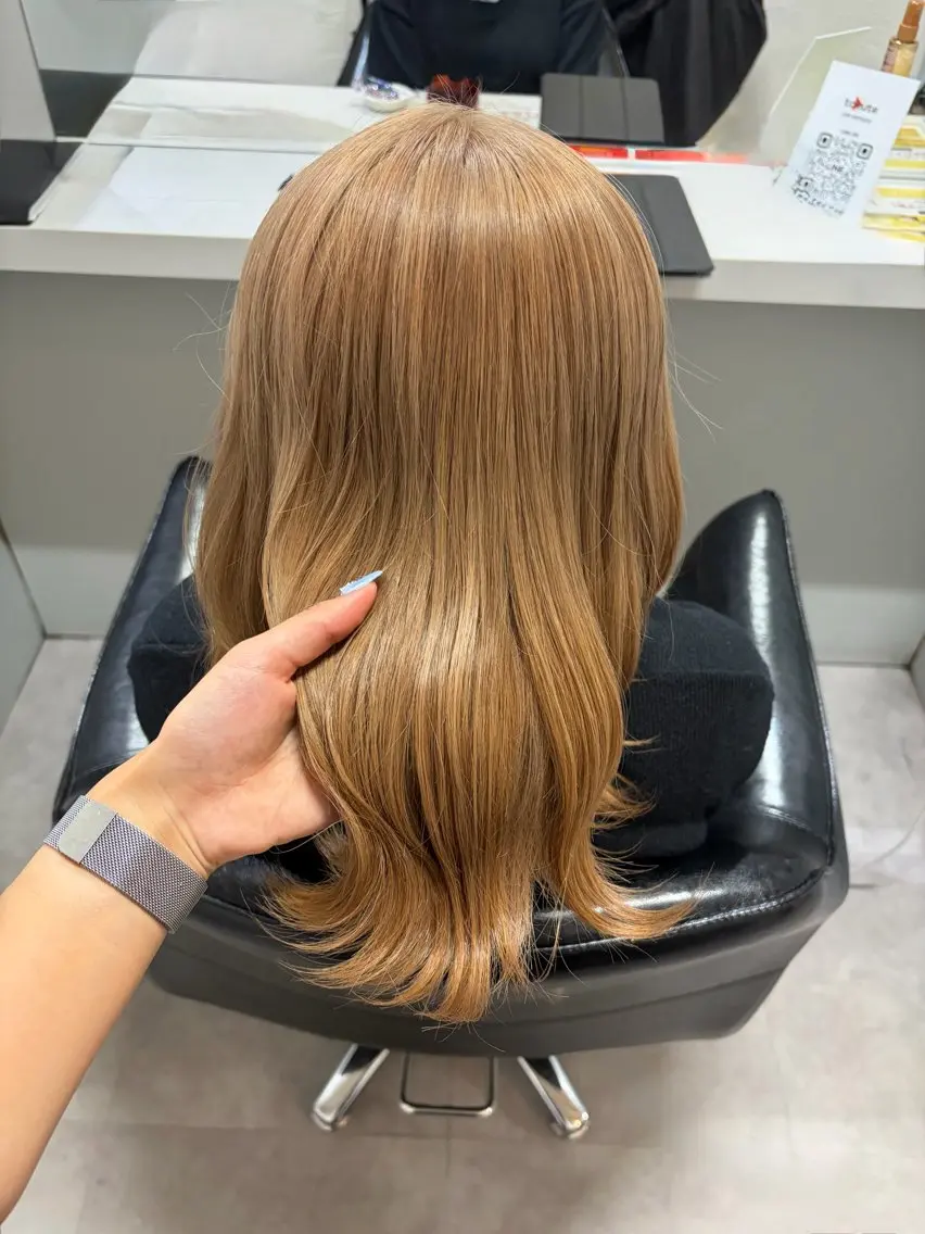 ミディアム カラー ベージュカラー カット ヘアカラー tokute よしかわなお🍒のヘアスタイル
