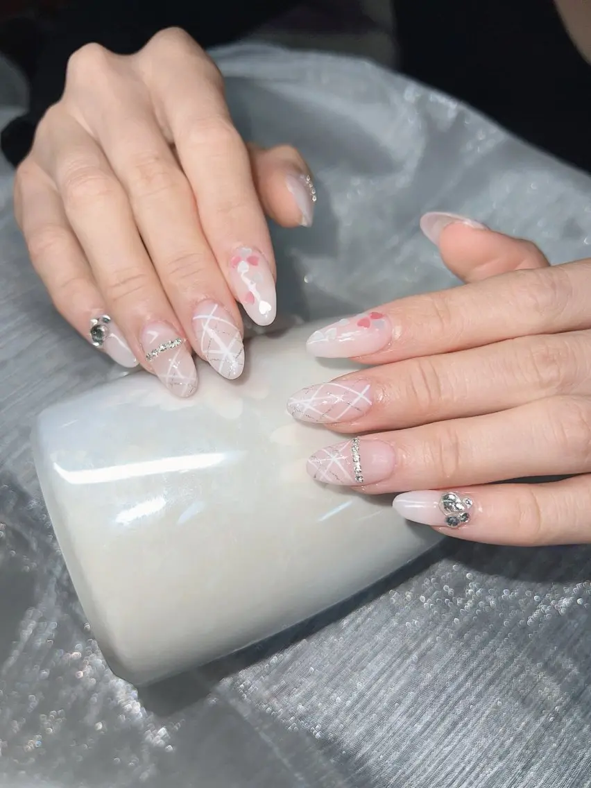 ネイル オーロラネイル チークネイル 長さ出し フットネイル フレンチネイル ハンドネイル Lee Nailsのネイルデザイン