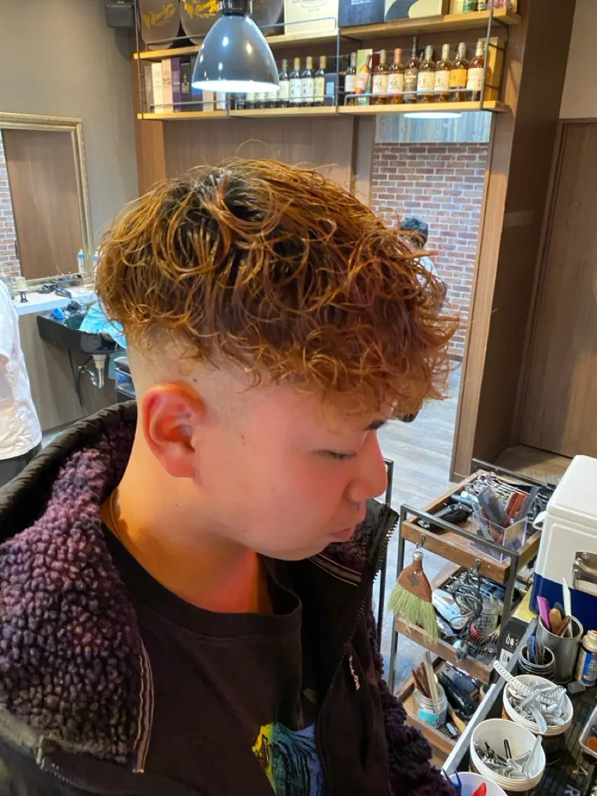 カラー パーマ メンズ メンズパーマ スペインカール なかで りゅうのすけのヘアスタイル