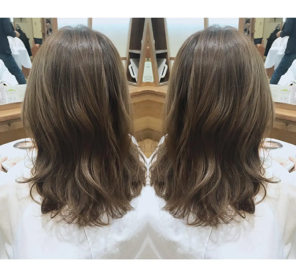 セミロング カラー ブリーチ グレージュ ミント ブリーチなしカラー 奥田 真二のヘアスタイル
