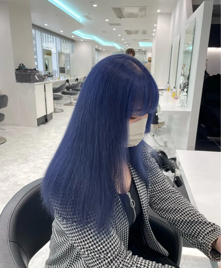 ミディアム カラー ヘアアレンジ ブルーカラー 透明感カラー ネイビーカラー 🫧モテる💗ダメー ジレスハイトーン🫧のヘアスタイル