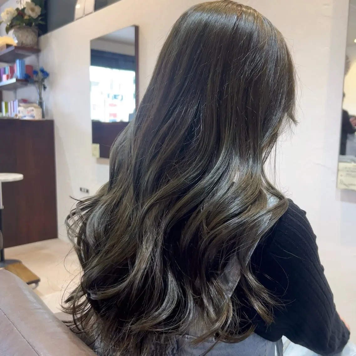 ロング カット ヘアカラー トリートメント Lily. シュン/透明感カラーのヘアスタイル