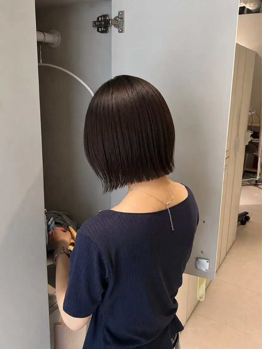 ショート カラー momb 折戸結菜のヘアスタイル