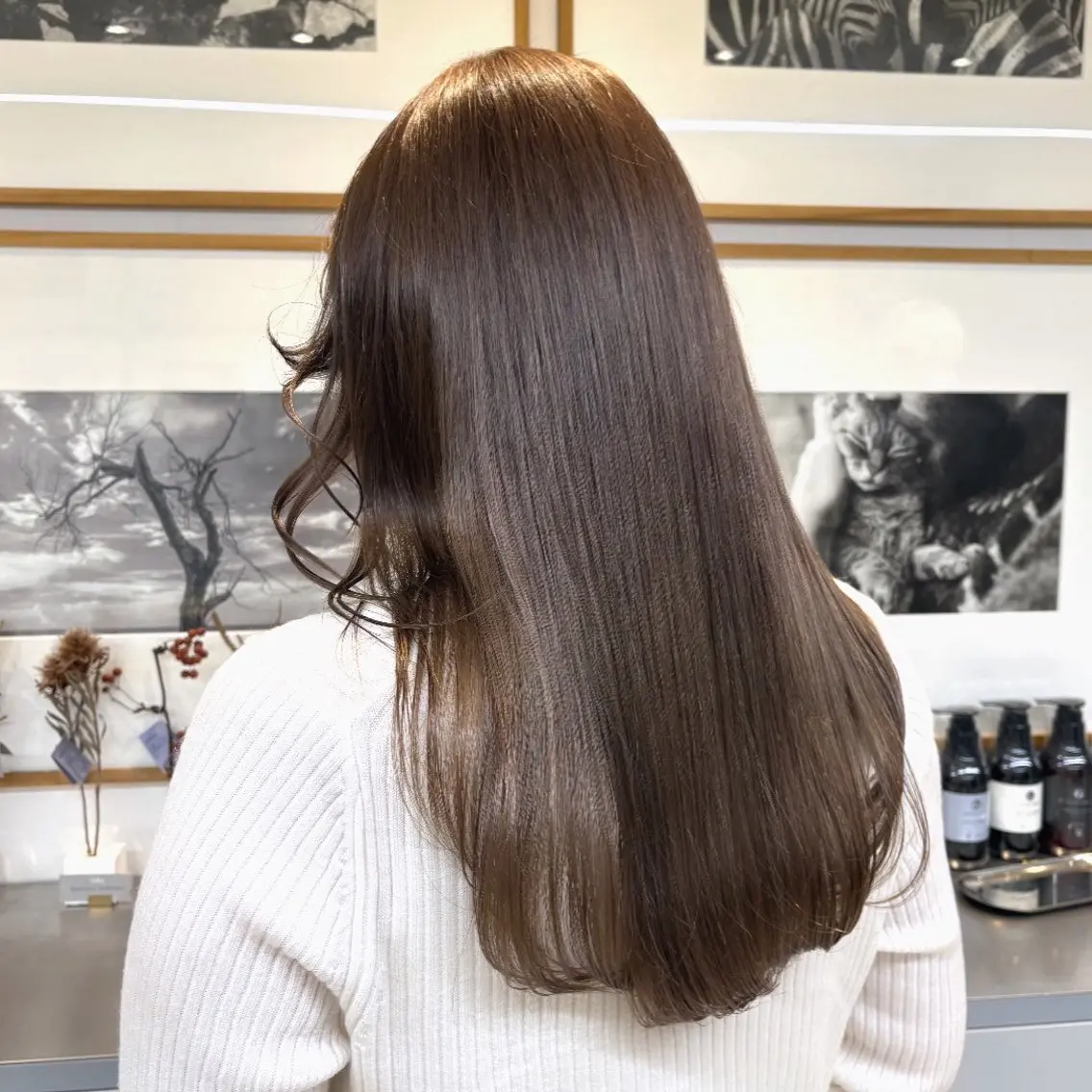 セミロング カラー ベージュカラー 透明感カラー ハイトーンカラー ミルクティーベージュ ミルキーベージュ ヘアカラー トリートメント ヘッドスパ カジュアルを女っぽく 𝗮𝘆𝗮𝗰𝗼のヘアスタイル