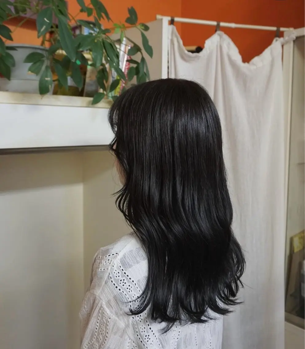ロング カラー 黒髪 ブルーカラー ブルーブラック 透明感カラー 小林 かんなのヘアスタイル
