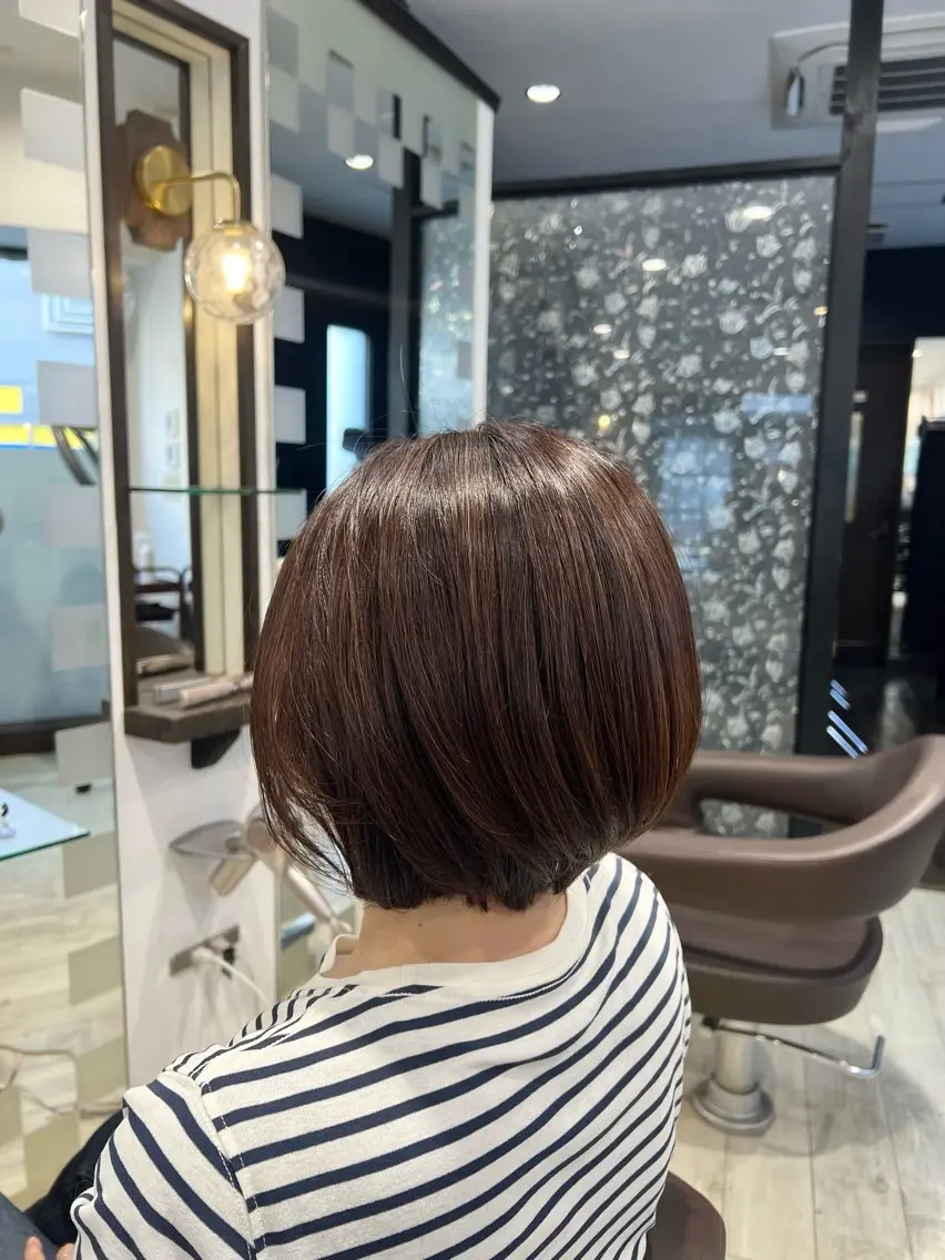 【白髪を自然にキレイに染める】カット+白髪染めヘアカラーの写真