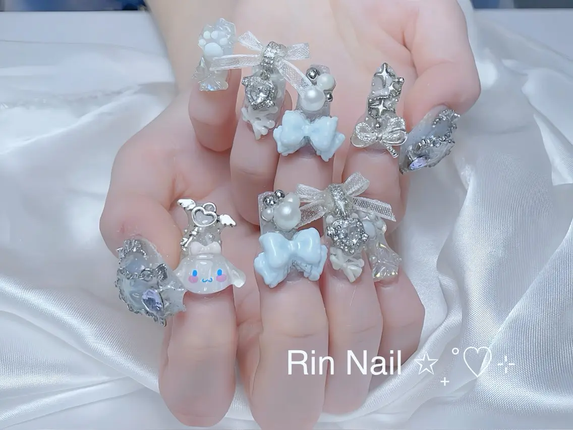 ネイル ブルー フラッシュネイル フラワーネイル ホログラムネイル キラキラネイル ハンドネイル Rin Nail 新大久保店のネイルデザイン