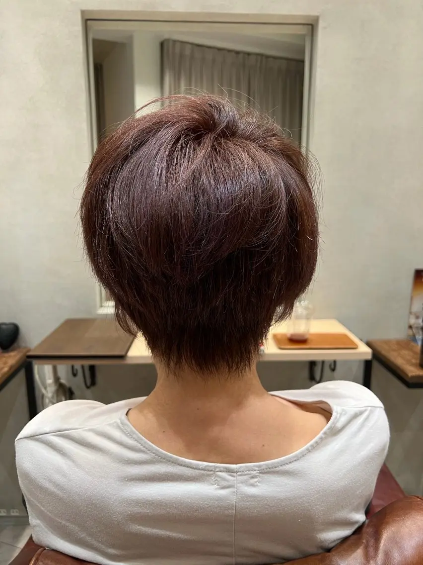 ショート moe 美髪矯正 さらさらストレートのヘアスタイル