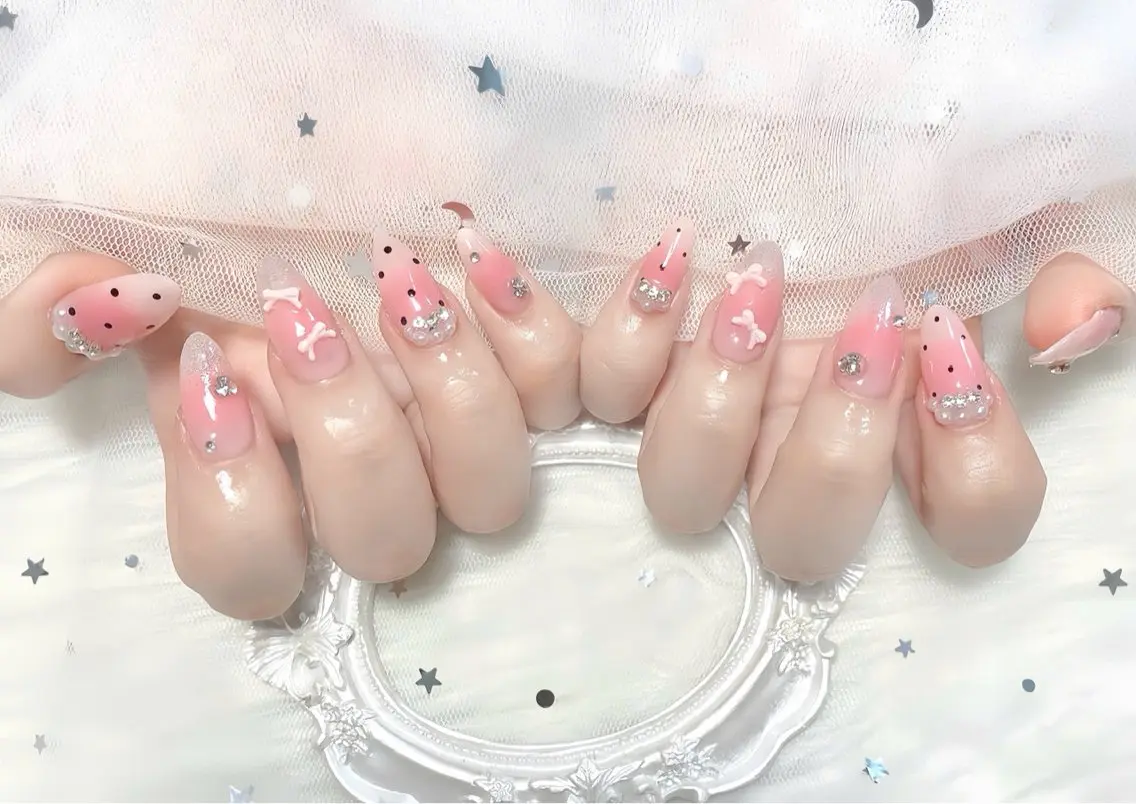 ネイル チークネイル ドット 長さ出し フットネイル フレンチネイル ハンドネイル Hana Nail Salonのネイルデザイン