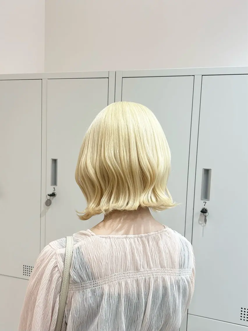 ショート カラー ブロンド ヘアカラー トリートメント ブリーチ/レイヤー カット/ERI🐰のヘアスタイル