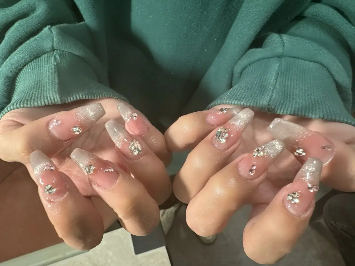 ネイル LAVISH 大和店 emi･:*+のネイルデザイン