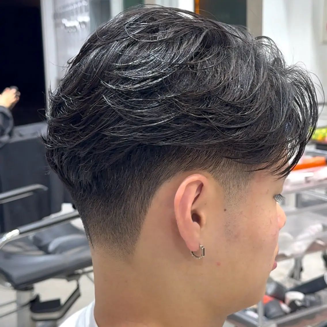 ショート パーマ メンズ フェードカット フェザーパーマ メンズパーマ カット パーマ トリートメント fifth 一寸木 桂斗のヘアスタイル