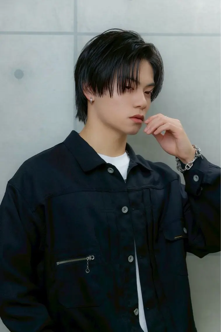 ミディアム メンズ ミディアムパーマ メンズブリーチ センターパート フェードカット メンズパーマ メンズサロン kiyoのヘアスタイル