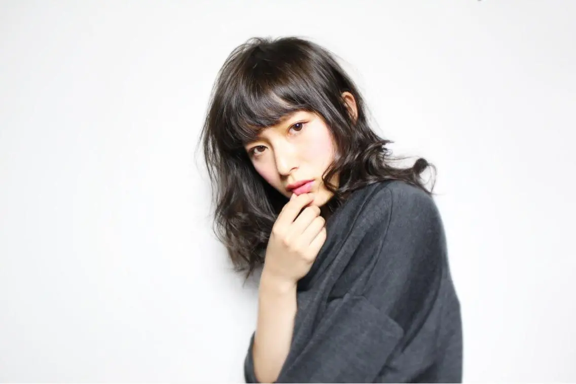 ミディアム 桑名 淳のヘアスタイル