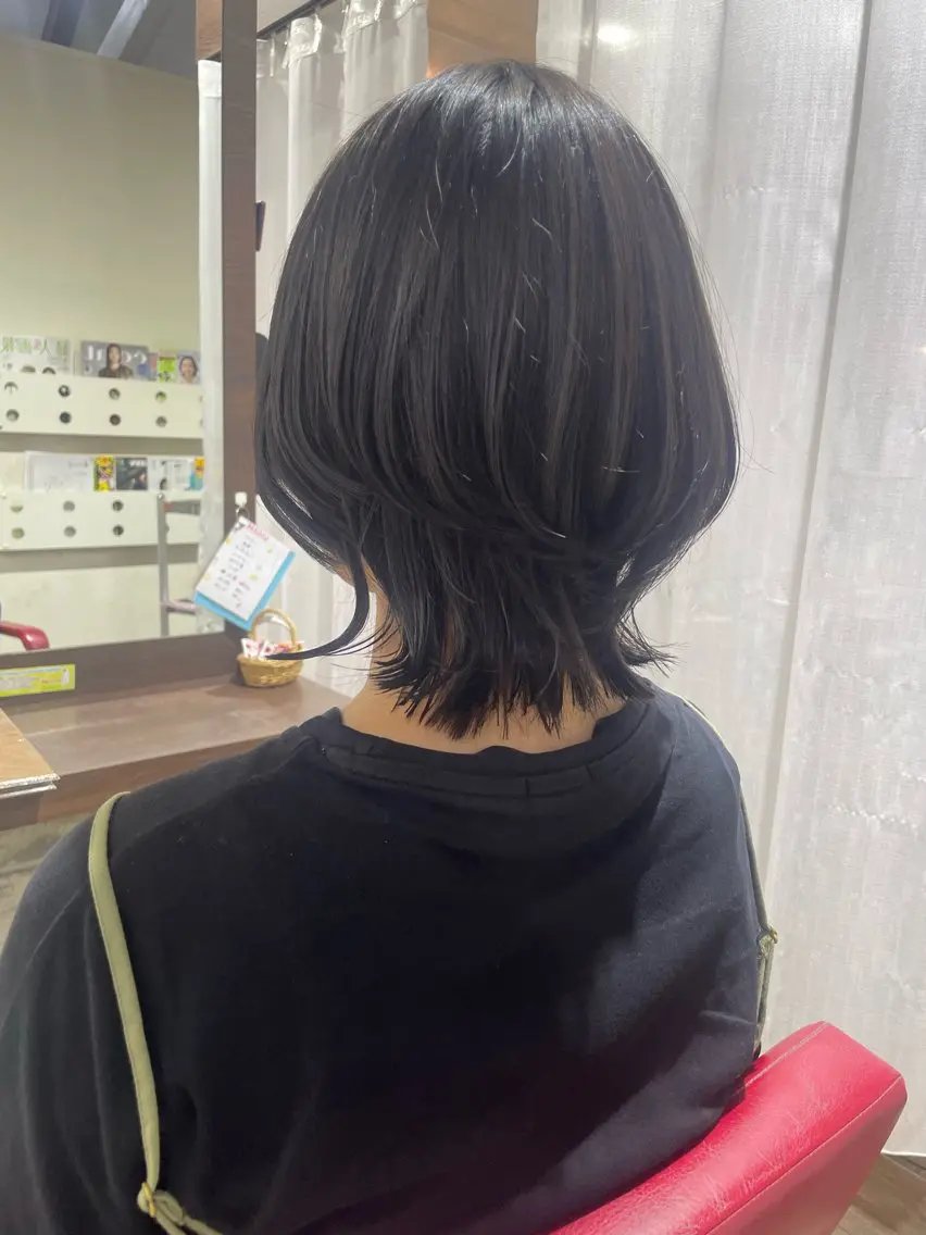 ミディアム 兼松 美香のヘアスタイル