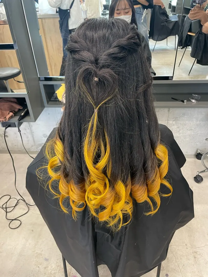 セミロング カラー インナーカラー 推し ブリーチ  髪質改善のヘアスタイル