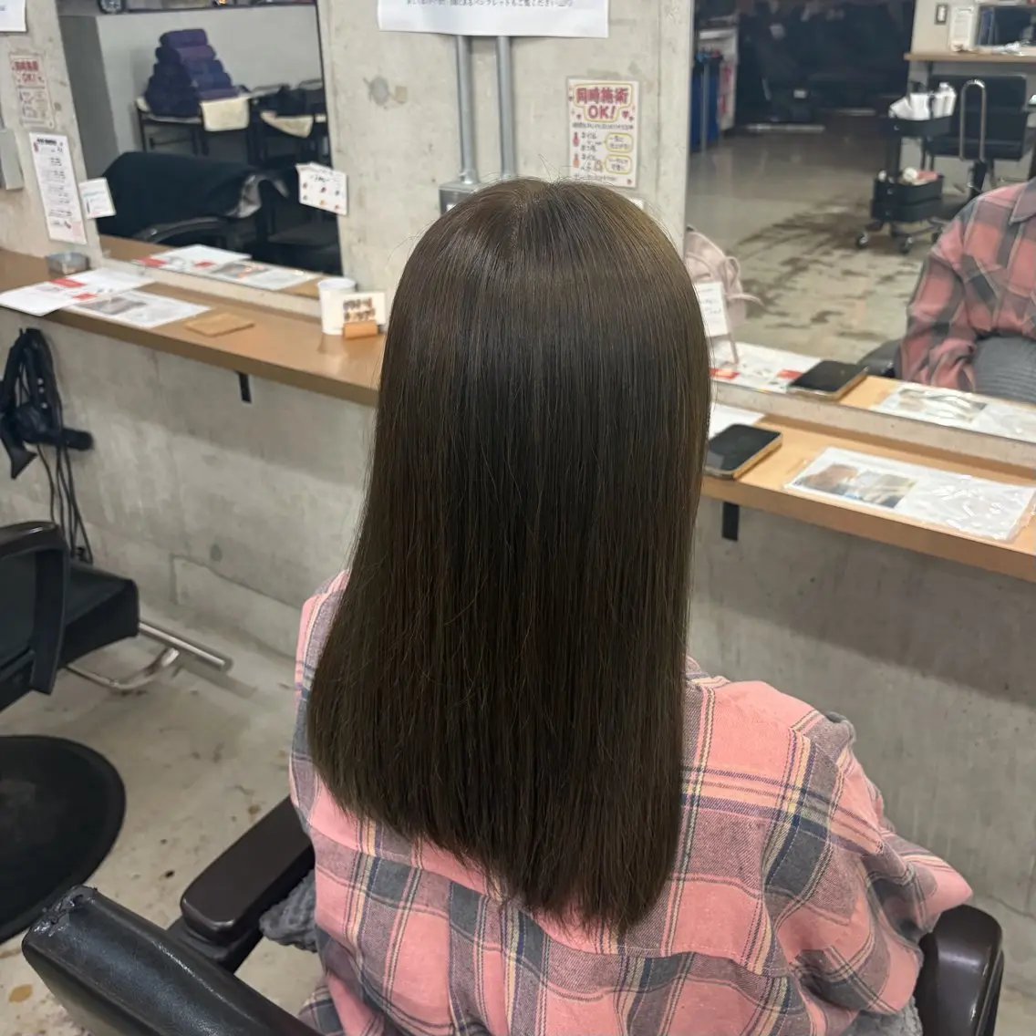 セミロング ヘアカラー 山本 愛菜のヘアスタイル