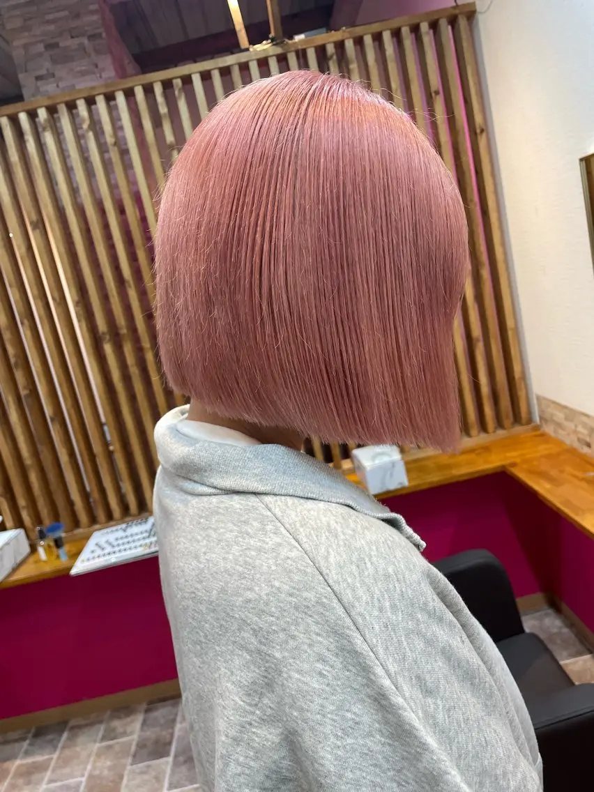 ミディアム カラー ピンクカラー ホワイトピンク カット ヘアカラー YUI/ ブリーチカラー🌷のヘアスタイル