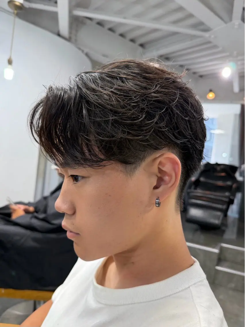 パーマ メンズ カット パーマ 梅田/センターパート 山下学偉のヘアスタイル