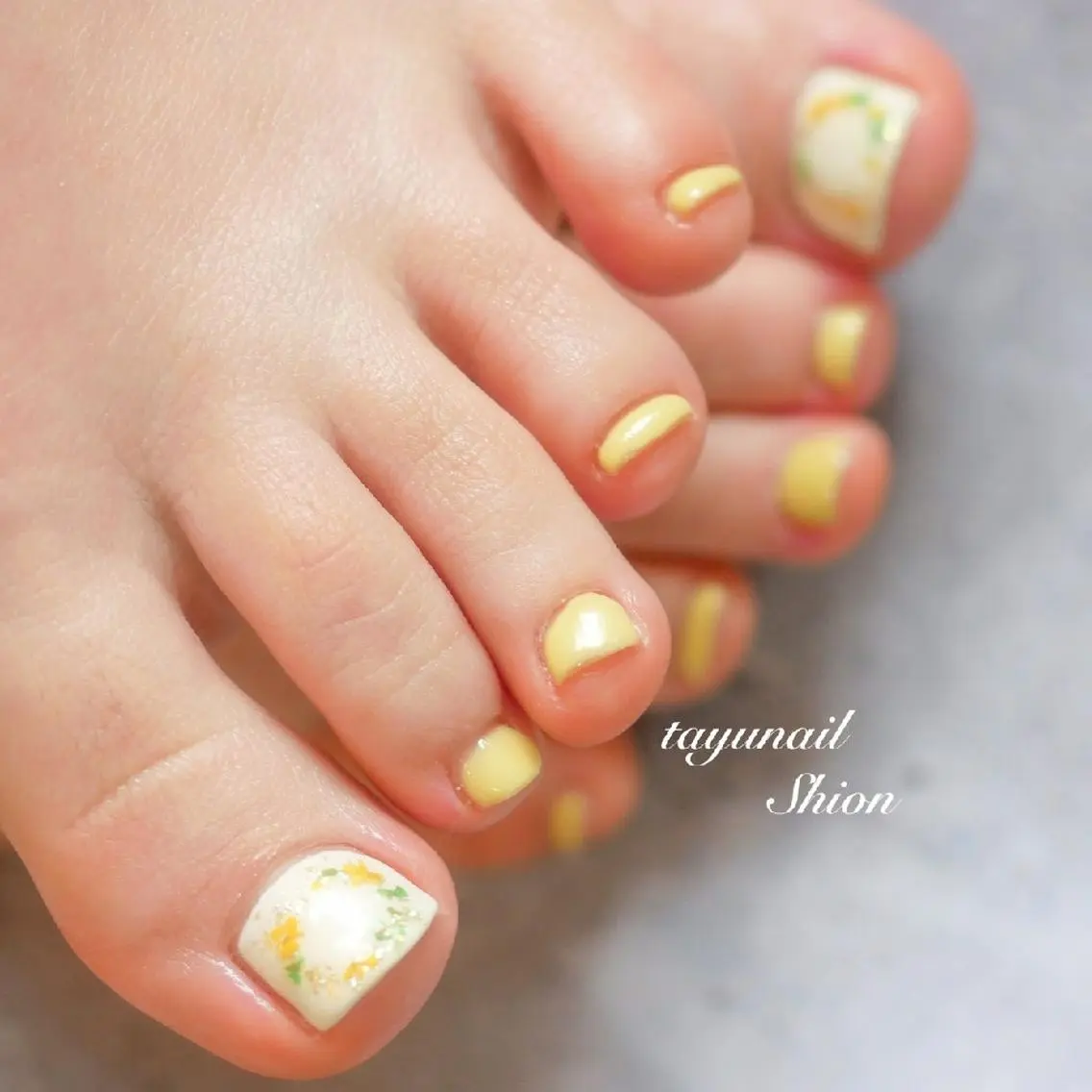 ネイル アートネイル ブルー フラワーネイル フットネイル ジェルネイル ネイルサロン 【たゆnail】のネイルデザイン