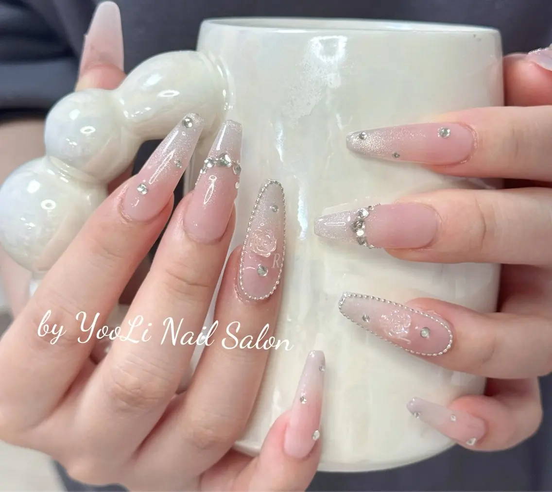 ネイル アートネイル オーロラネイル チークネイル フレンチネイル ガラスフレンチ 🎀🎀YooLi Nail Salonのネイルデザイン