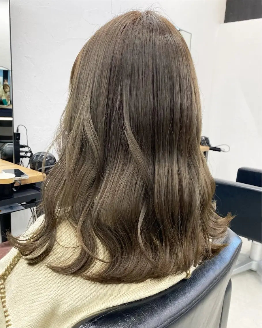ミディアム カラー ヘアアレンジ ヘアカラー 坂齋大地／レイヤー/ ミルクティーのヘアスタイル