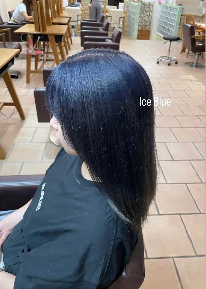 ミディアム カラー ブリーチ シルバー 顔周りレイヤー☆ スパ☆石上遥楓のヘアスタイル