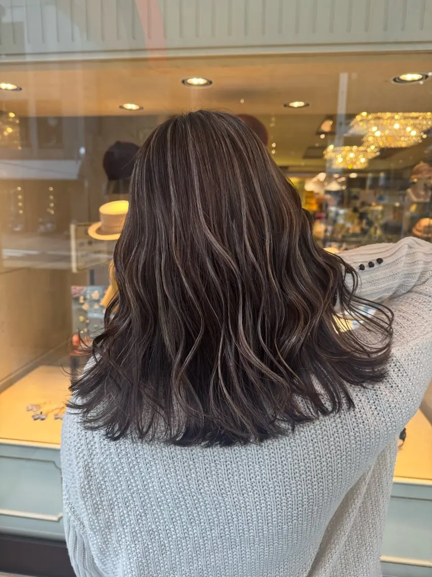 ミディアム ハイライト _WHITE Momokaのヘアスタイル