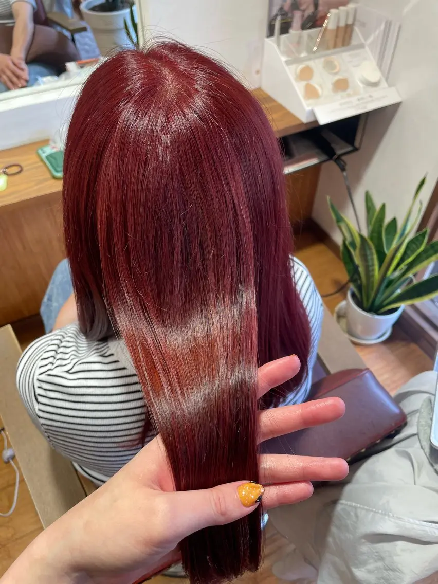 セミロング カラー ブリーチ ダブルカラー ブリーチなしカラー まつパ・ストレート モデルBAGUS凜華のヘアスタイル
