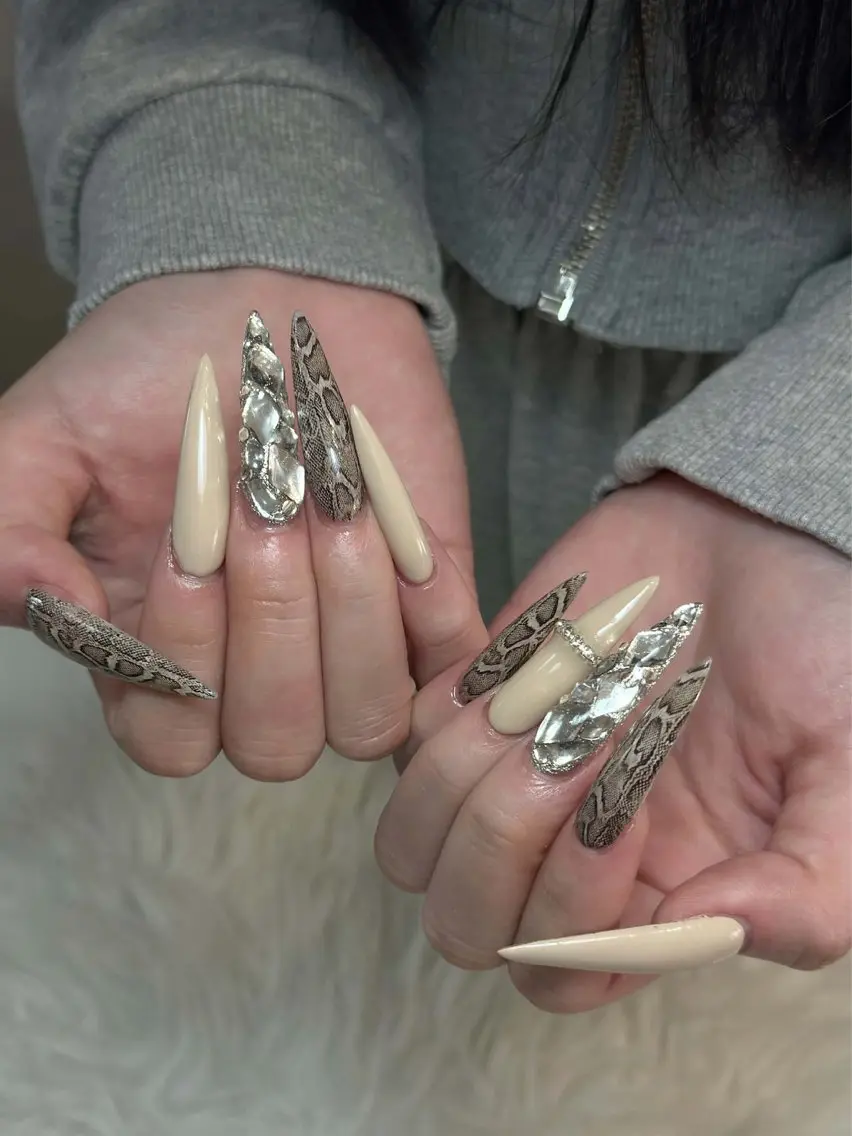 ネイル チークネイル ドット フレンチネイル グラデーション ハート ハンドネイル Julli NailStudioのネイルデザイン