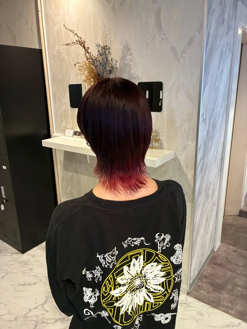 カラー レッドカラー ハナダ メイのヘアスタイル