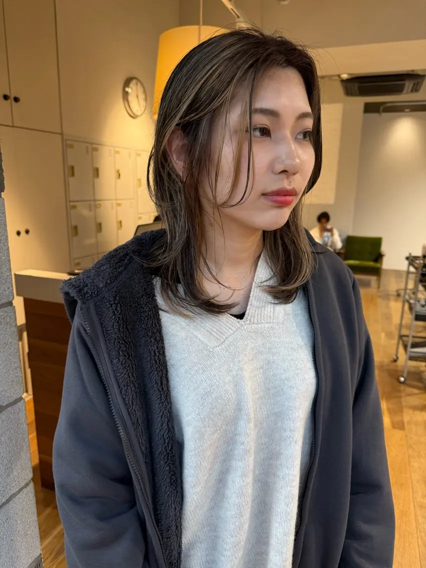 ロング ハイライト ヘアカラー 松本  夏海のヘアスタイル