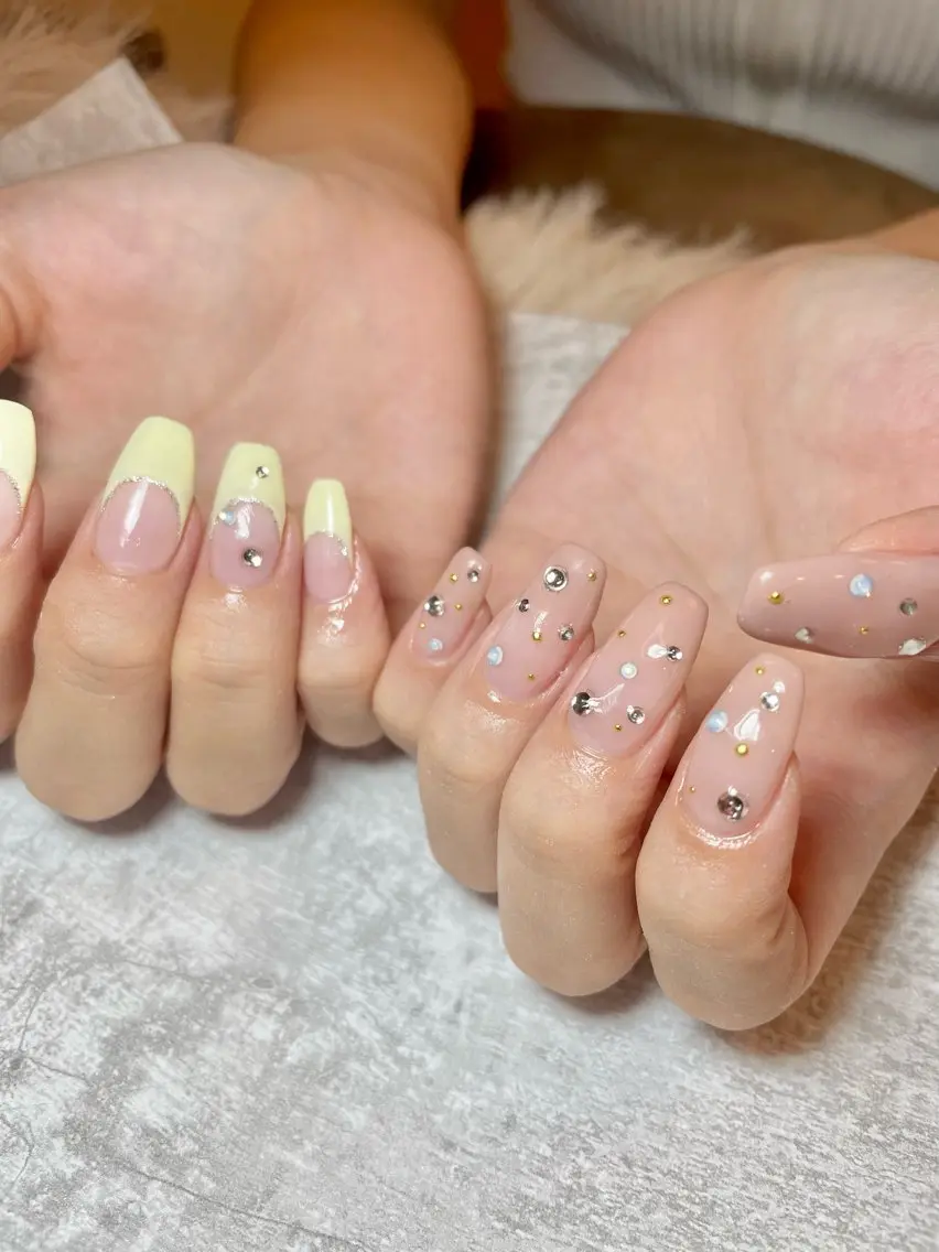 ネイル アートネイル フレンチネイル 持ち込み ストーンネイル nana .のネイルデザイン