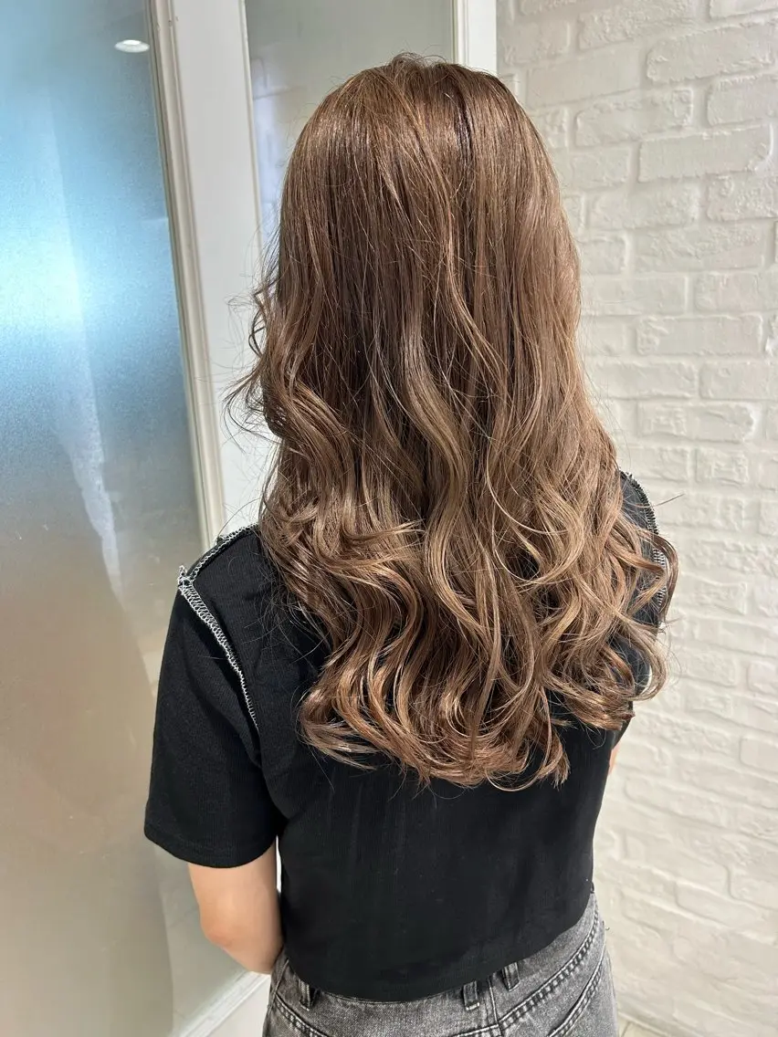 ロング カラー ベージュカラー ブリーチ 🍀透明感抜群🍀/ ハイトーンカラーのヘアスタイル