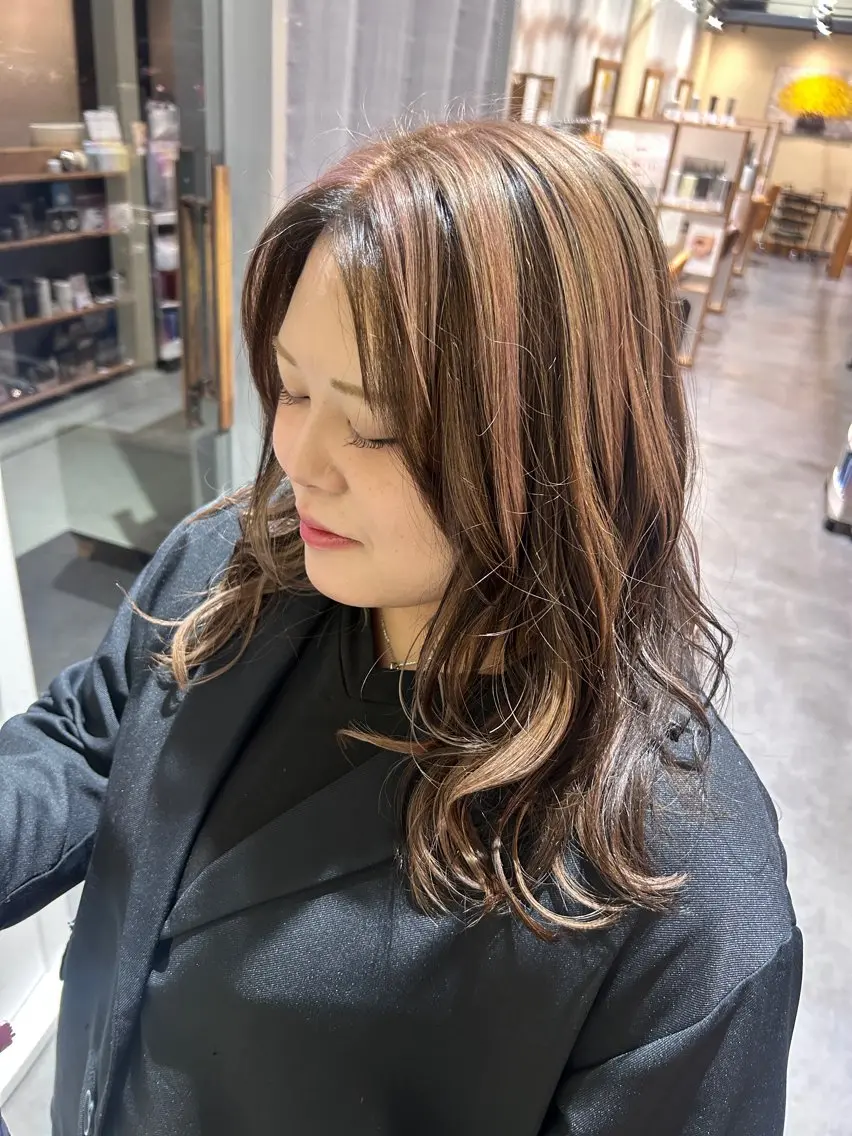 セミロング カラー インナーカラー ヘアカラー 井上 萌のヘアスタイル