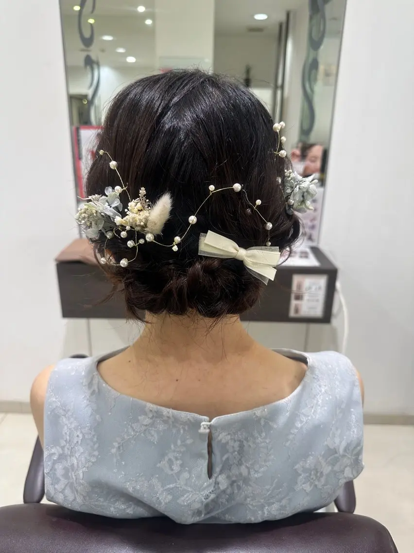 木曜日空きあり‼️ 艶々カラー🩷のヘアスタイル