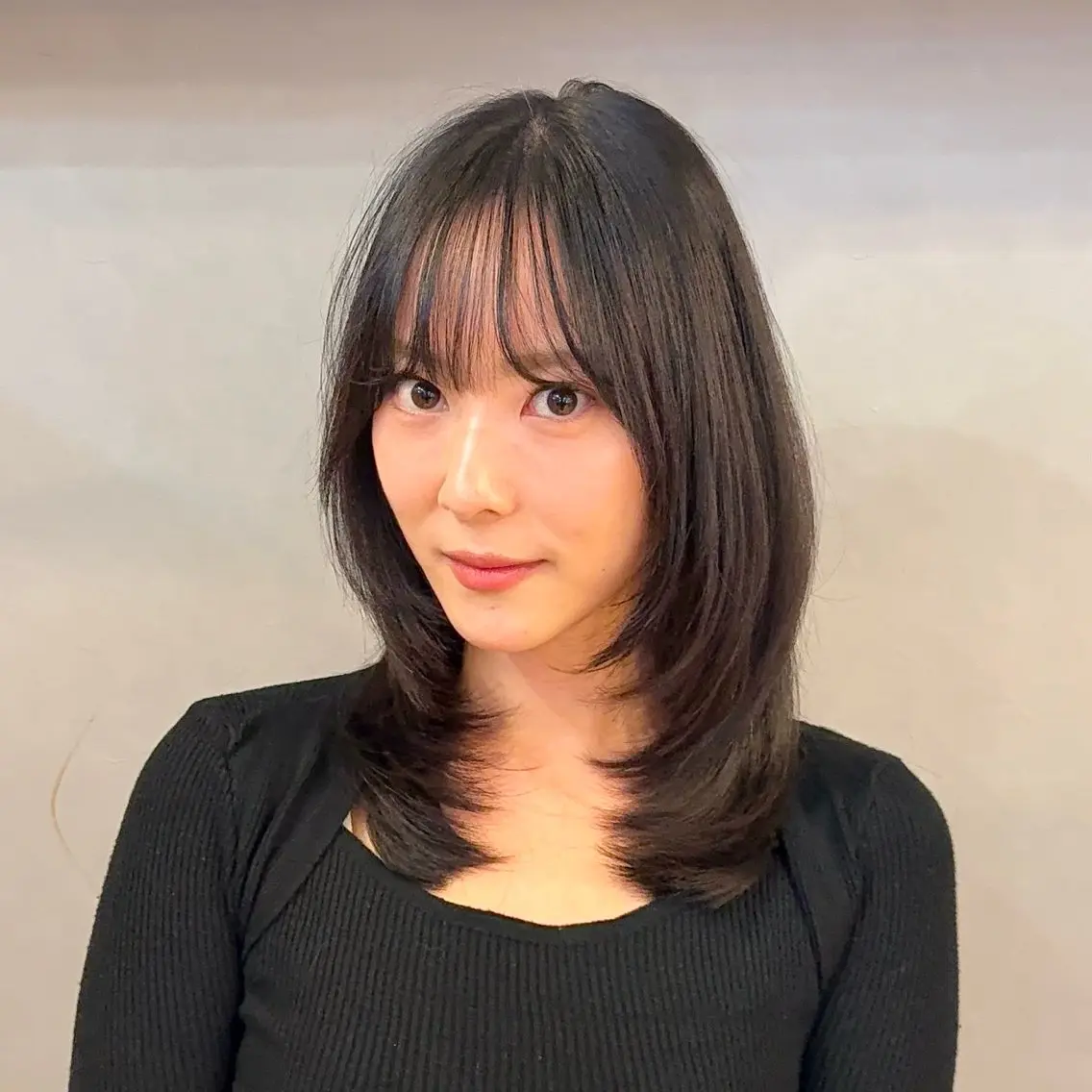 ミディアム カラー カット 新宿/レイヤー特化 韓国ヘア/海外ヘアのヘアスタイル