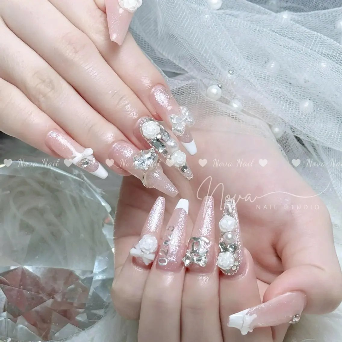 ネイル アートネイル ジェルネイル キラキラネイル 韓国ネイル ロングネイル ハンドネイル Nova Nailのネイルデザイン