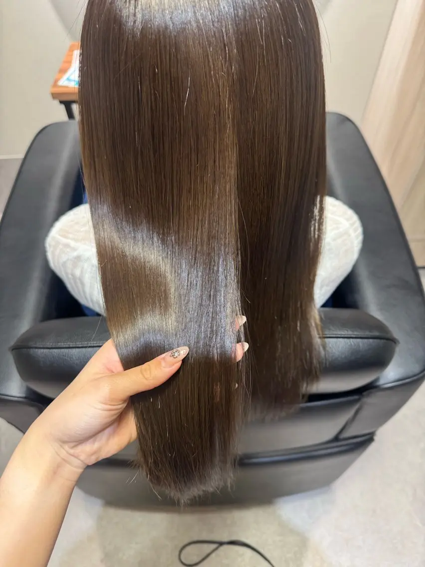 ミディアム NAVY 橋本心 縮毛矯正のヘアスタイル