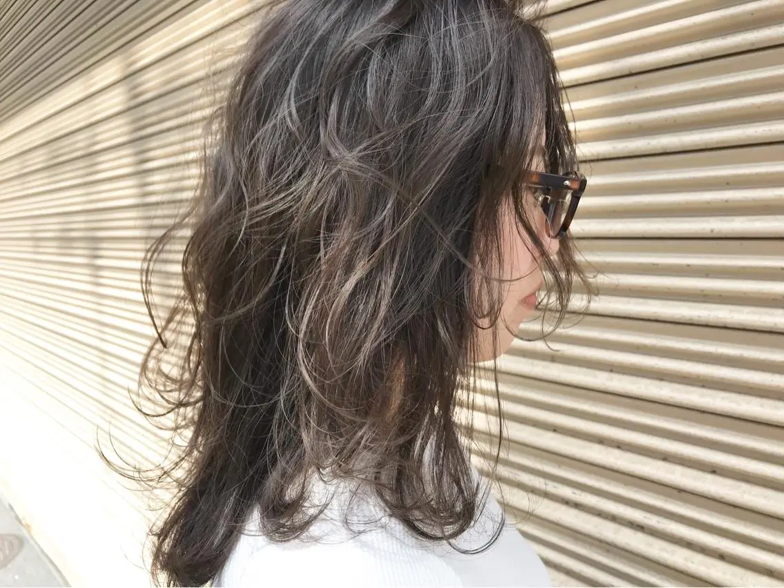 ミディアム カラー ミディアムレイヤー ハイライトカラー ハイライト レイヤーカット Musiiik hairのヘアスタイル