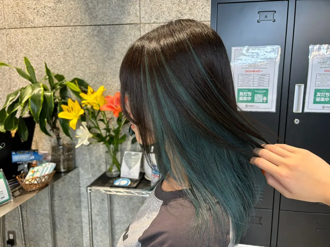 セミロング カラー インナーカラー 🌷艶感カラー🌷 富施　優花のヘアスタイル
